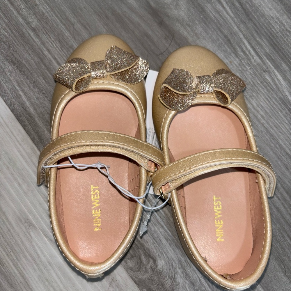 Nine West Kids Gold Dress Shoes with Glitter Bow